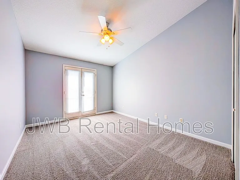 13715 Richmond Park Dr N #507 — Photo 6