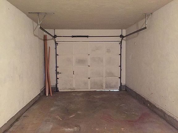 single garage with w/d hkup