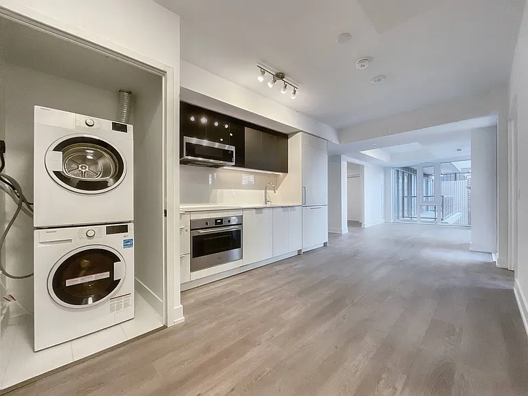 308 Jarvis St — Photo 1
