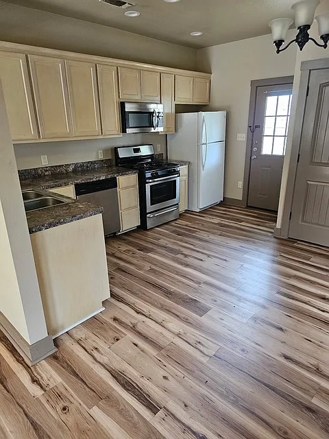 2 bed, 822 sqft, $1,200 — Photo 2