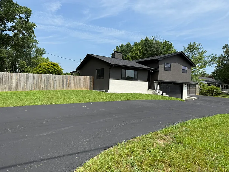 7404 Worthington Rd — Photo 1