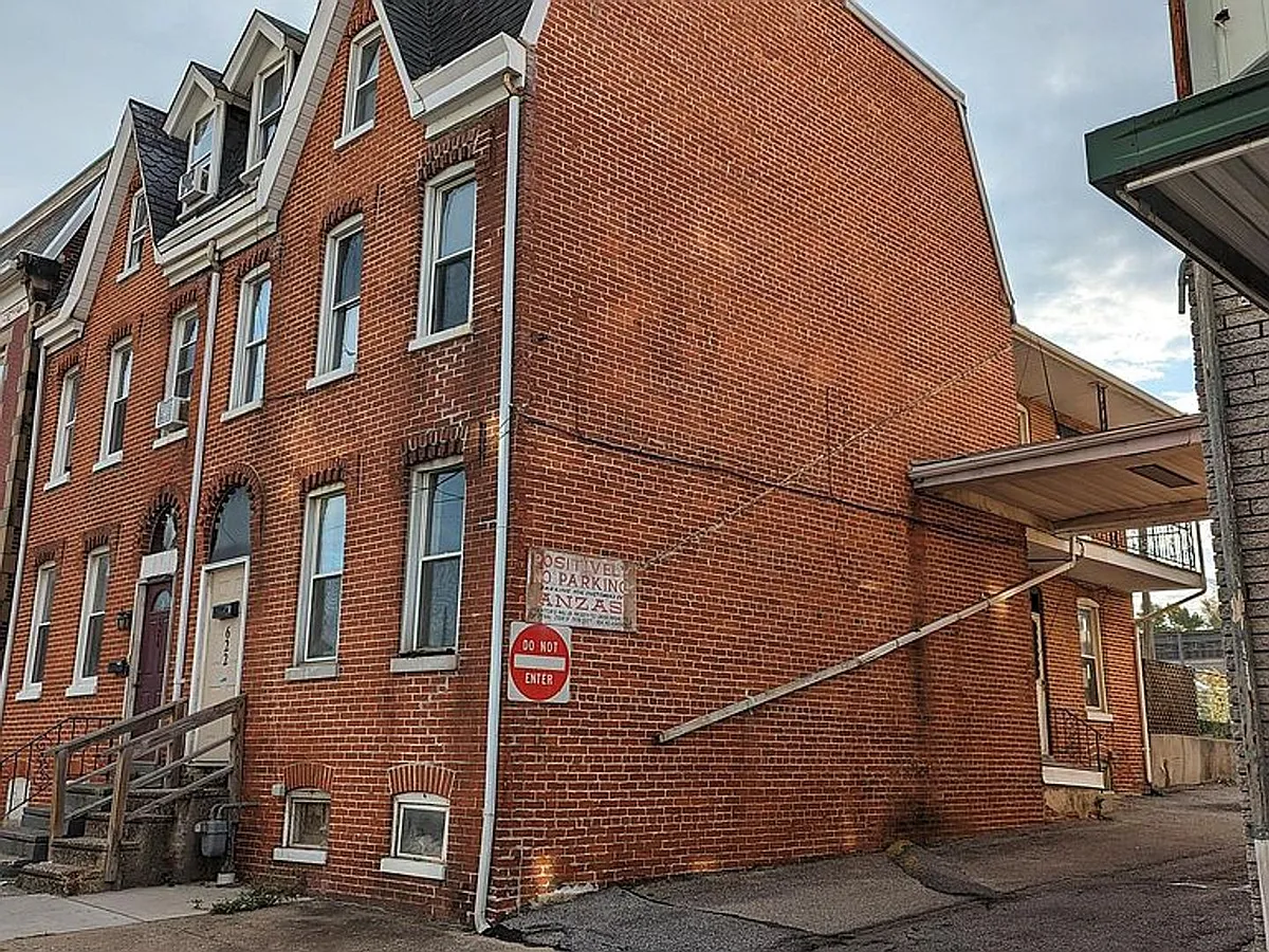 Building Photo - 622 E Market St