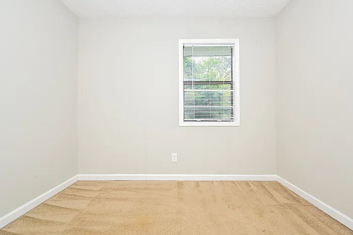 999 Fairview Rd — Photo 10