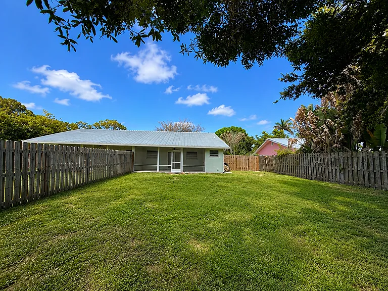 2478 NW Holiday Ct — Photo 34