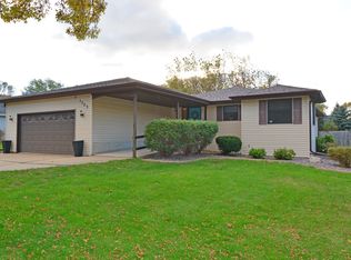 1723 S Sundown Ln, Appleton, WI 54915