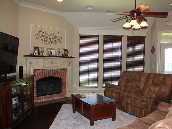 3rd image of 109 Devereaux Dr
