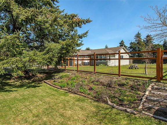 3rd image of 285 Crawford Rd