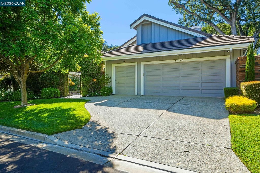 3058 Live Oak Court photo 1