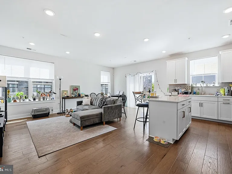 933 Anvil Ct — Photo 3