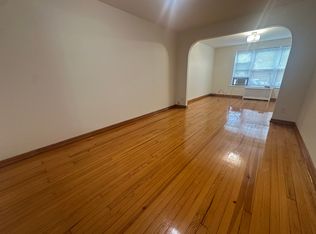 28-47 46th St #1R, Astoria, NY 11103