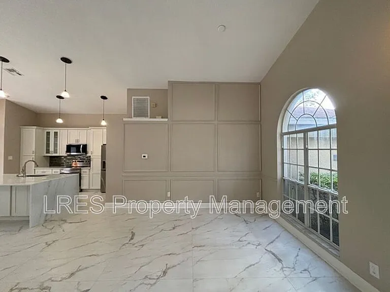 1028 Kerwood Cir — Photo 5