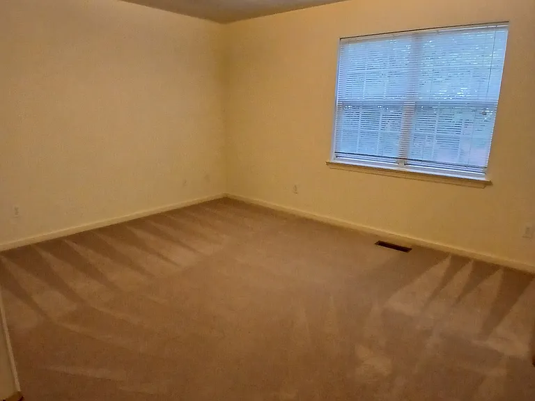 137 Sharon Dr NE — Photo 6