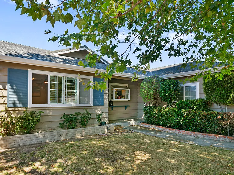 1319 Wylie Way — Photo 2