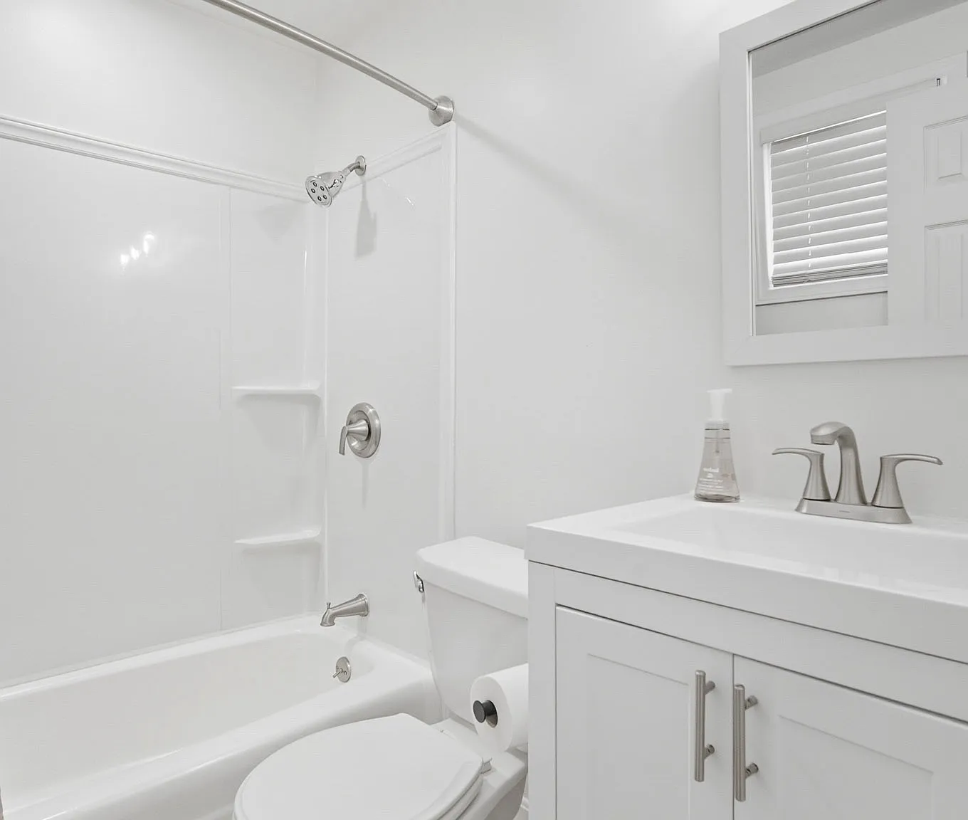 526 W Baker Ave — Photo 4