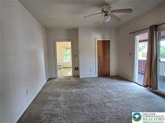 3rd image of 628 Linden St #2