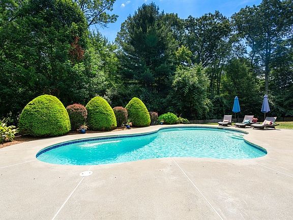 4th image of 19 Arborway