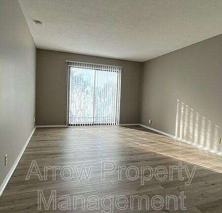 3rd image of 321 Chestnut St #13