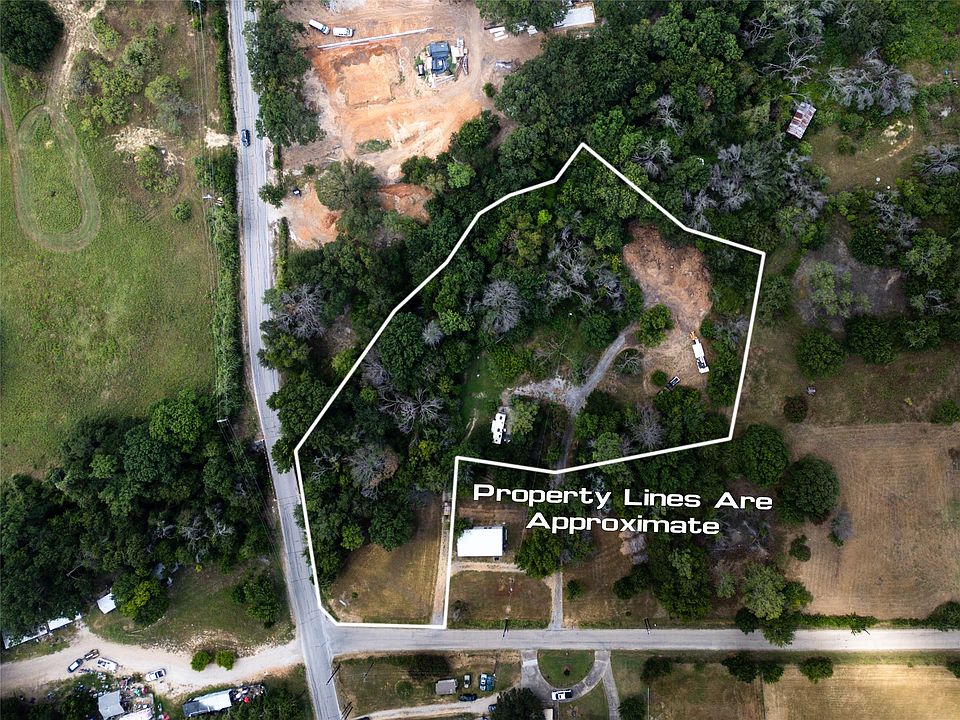 2nd image of 901 Fox Ln