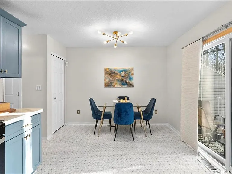 360 W Spring St #A7 — Photo 4