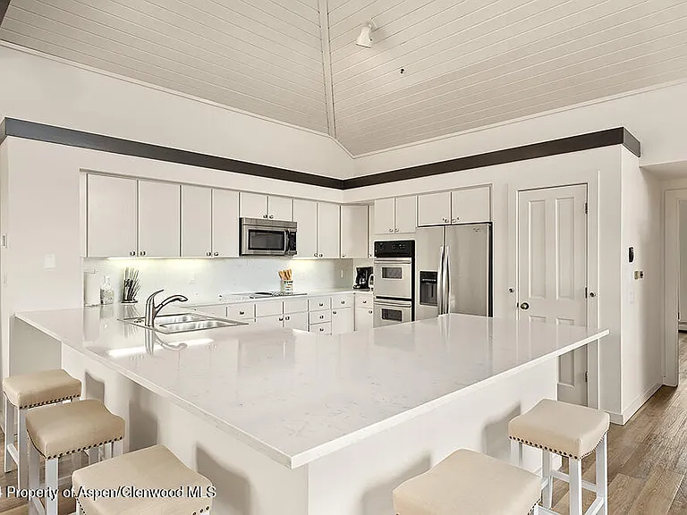 3904 Brush Creek Rd #11 — Photo 11