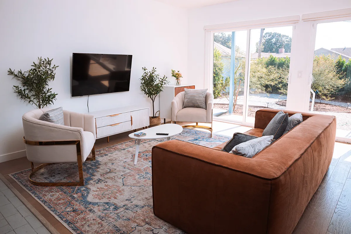 3 bed, 1290 sqft, $5,800 — Photo 4