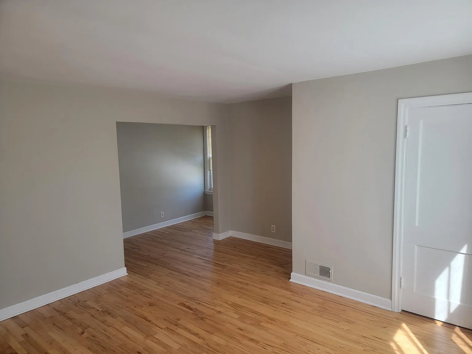 2 bed, 900 sqft, $1,750 — Photo 4