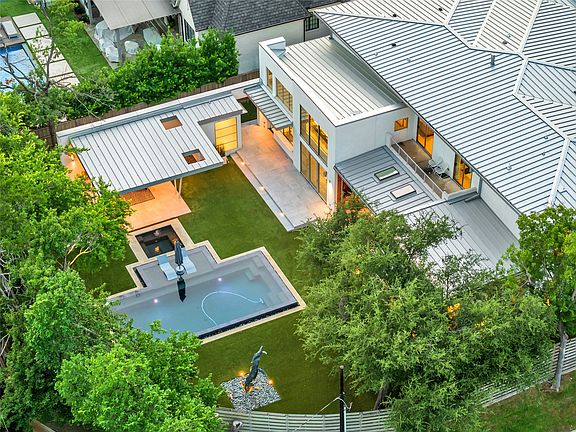 3rd image of 6446 Prestonshire Ln