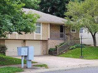 307 SE Greystone Dr, Lees Summit, MO 64063