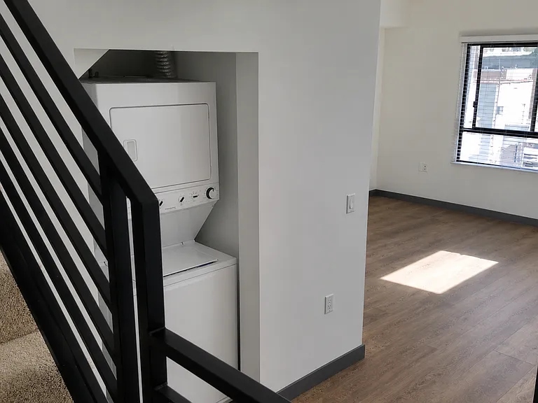 545 N Kenmore Ave — Photo 54