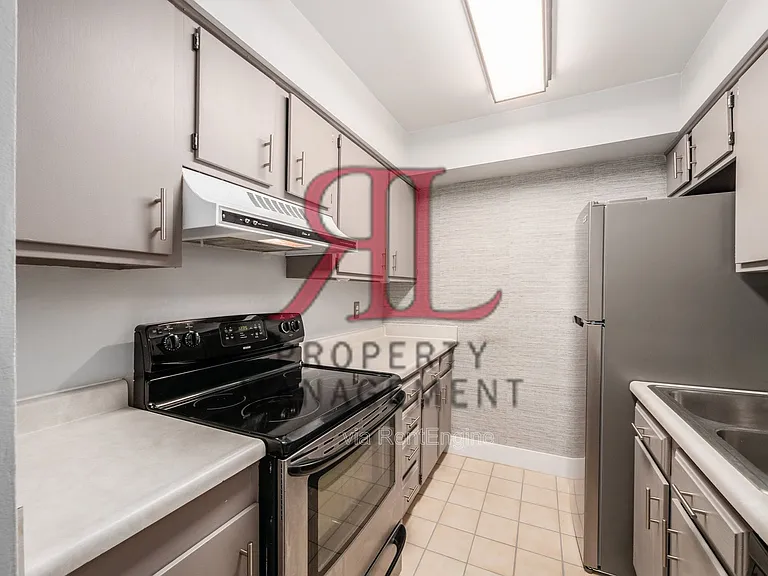 1212 Lake Shore Dr — Photo 14