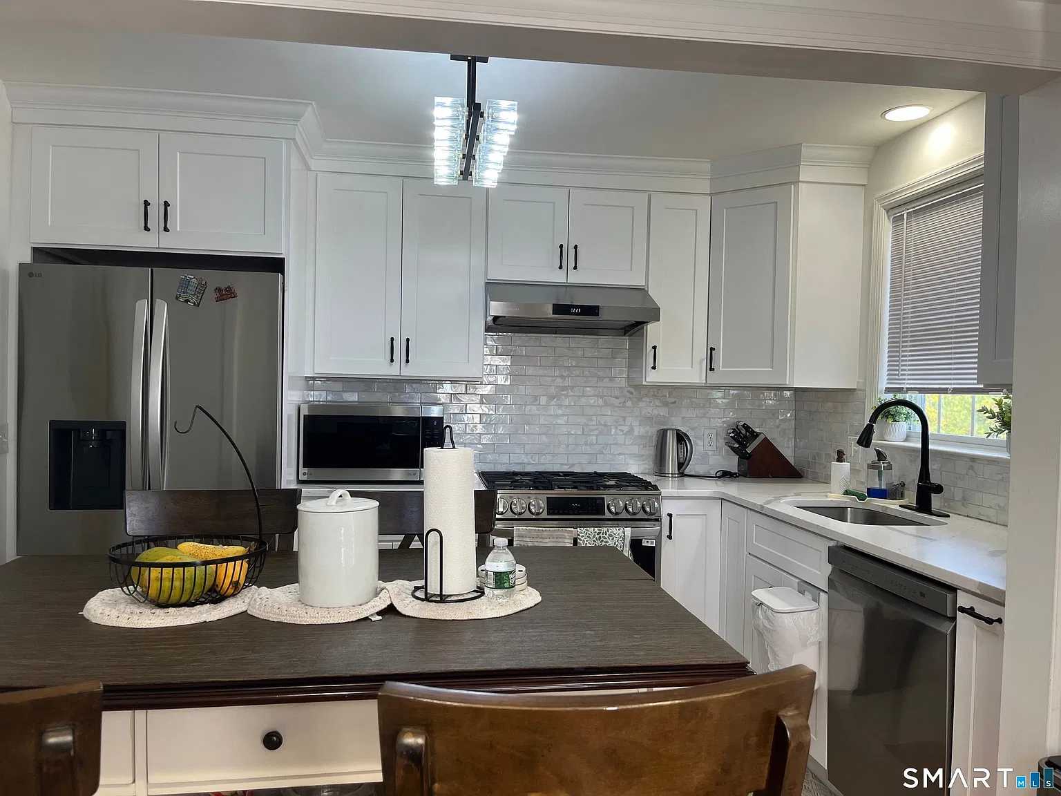 3 bed, 1880 sqft, $3,600 — Photo 2
