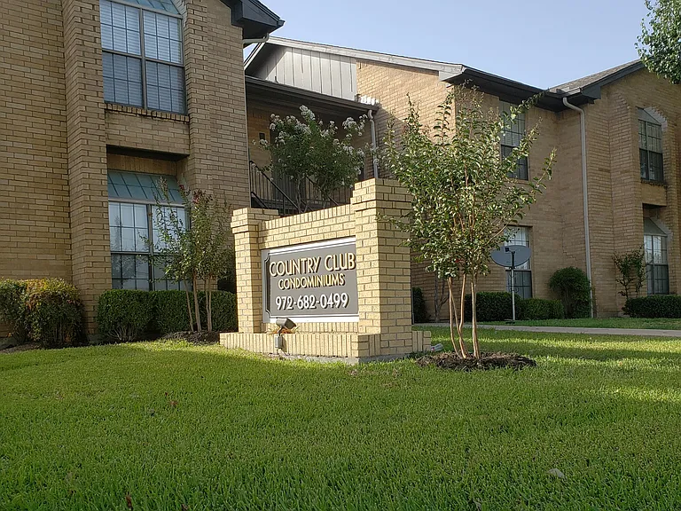 Country Club Condos — Photo 6