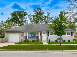 321 N Fairview Ave, Mount Prospect, IL 60056