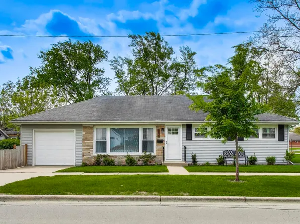 321 N Fairview Ave, Mount Prospect, IL 60056