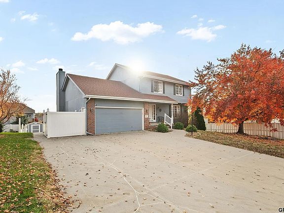 2nd image of 2121 Betsy Ave