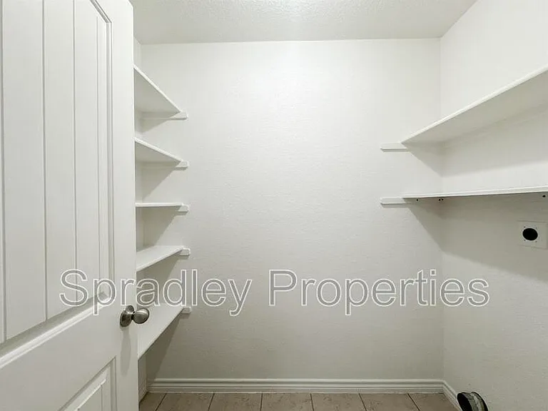 413 Bashaw Loop — Photo 9