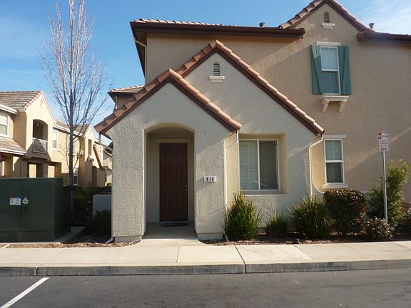 2nd image of 810 Esplanade Cir