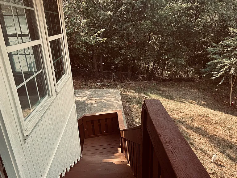 Round Hill Rd — Photo 16