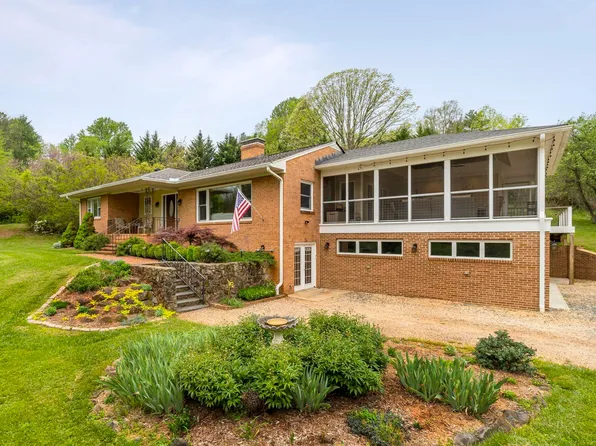 500 Debenham Ct, Charlottesville, VA 22902