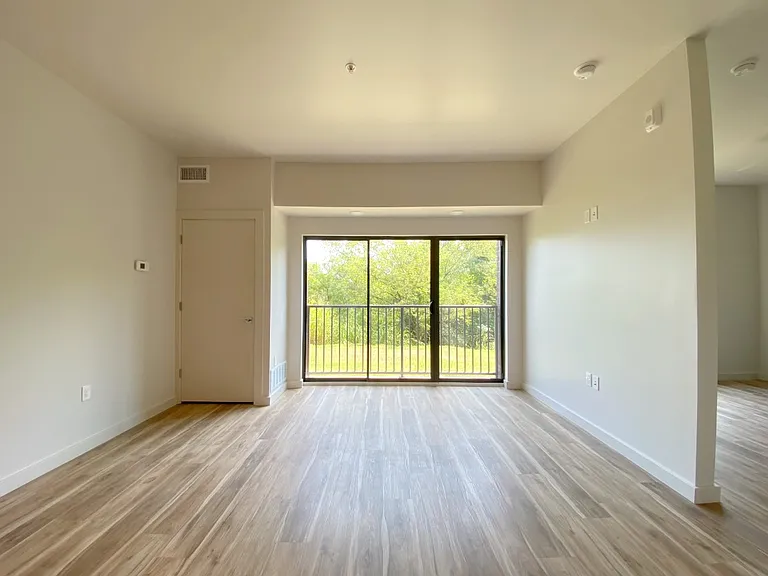 1683 Midtown Pl #104 — Photo 2