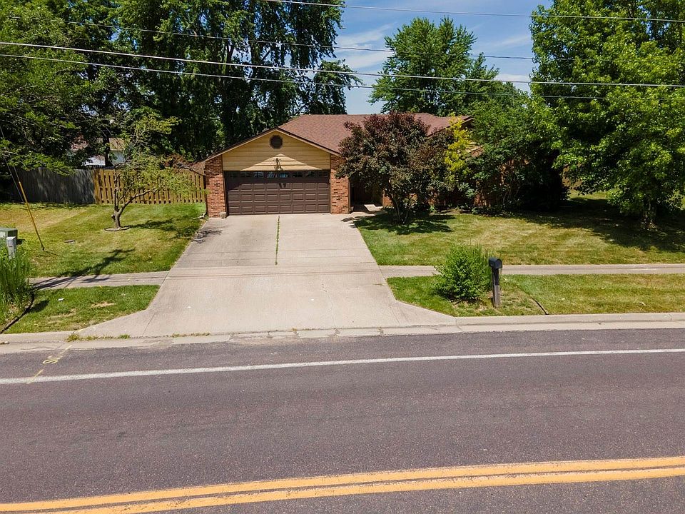 1st image of 1005 W Southampton Dr