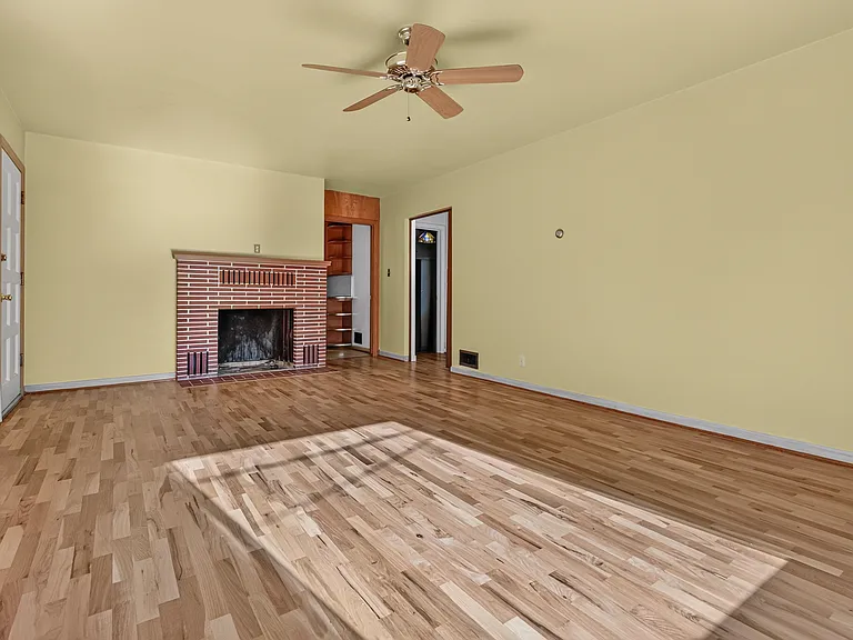 655 Altamont St — Photo 4
