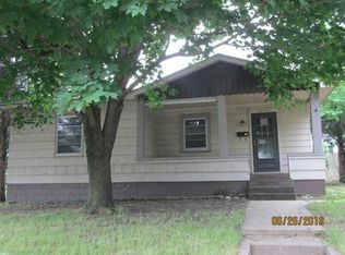 1046 11th St NE, Cedar Rapids, IA 52402