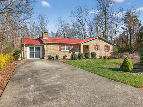 9217 Hondo Dr, Crossville, TN 38572