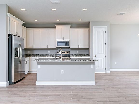 4th image of 117 SW Wakefield Circle S