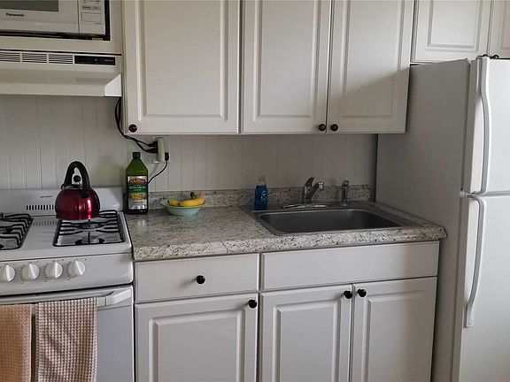 3rd image of 474 Lindell Blvd
