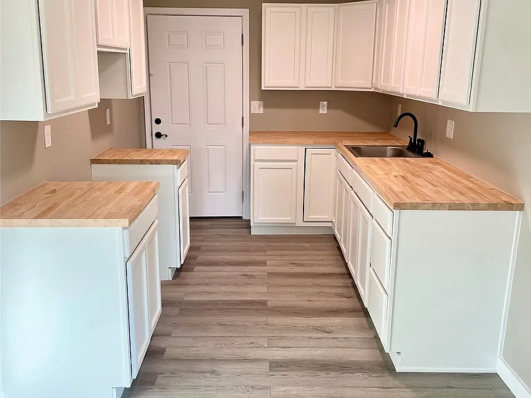 910 Hargrove St — Photo 3