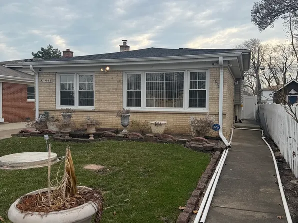 1643 Sycamore St, Des Plaines, IL 60018