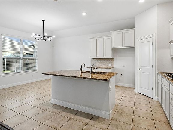 4th image of 2949 Open Range Dr