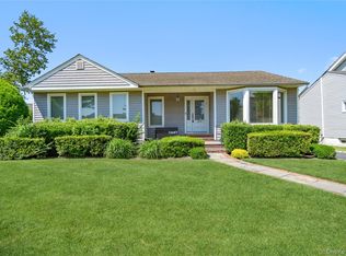 678 Carlyle Ave, Franklin Square, NY 11010